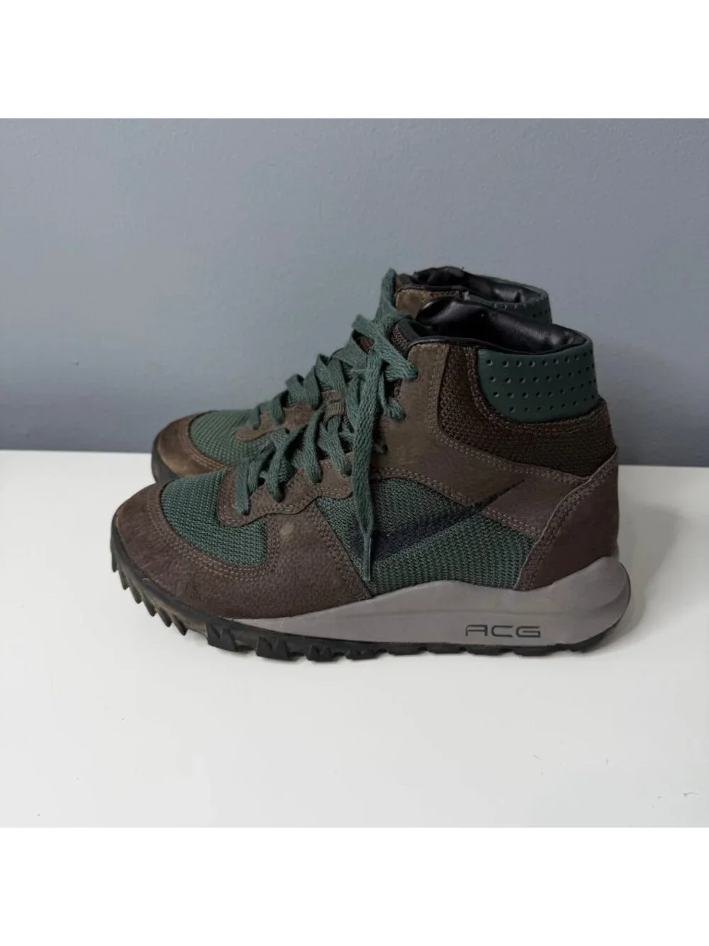 NIKE ACG Takos Mid GS Dark Chocolate sneaker boots size youth 6